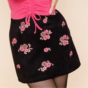 Francesca’s Veronica Floral Embroidered Mini Skirt size XL - new with tags NWT